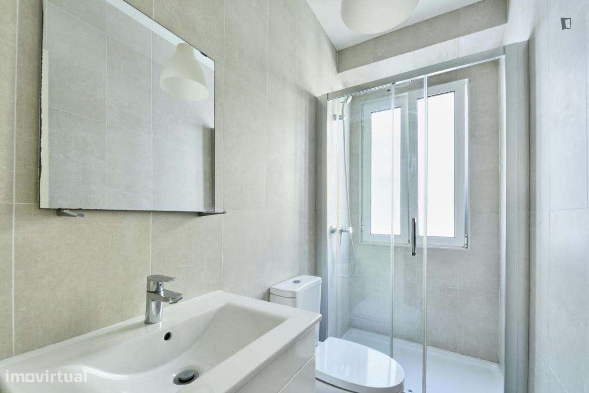 Quarto - localizado em Penha de França Lisbon - Grande imagem: 3/17