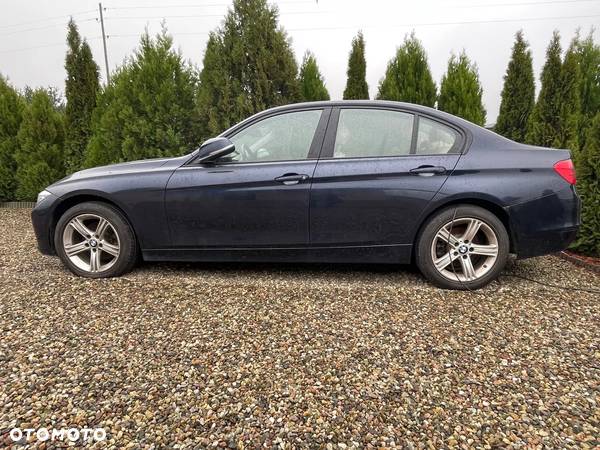 BMW Seria 3 328i xDrive Sport-Aut Luxury Line - 11