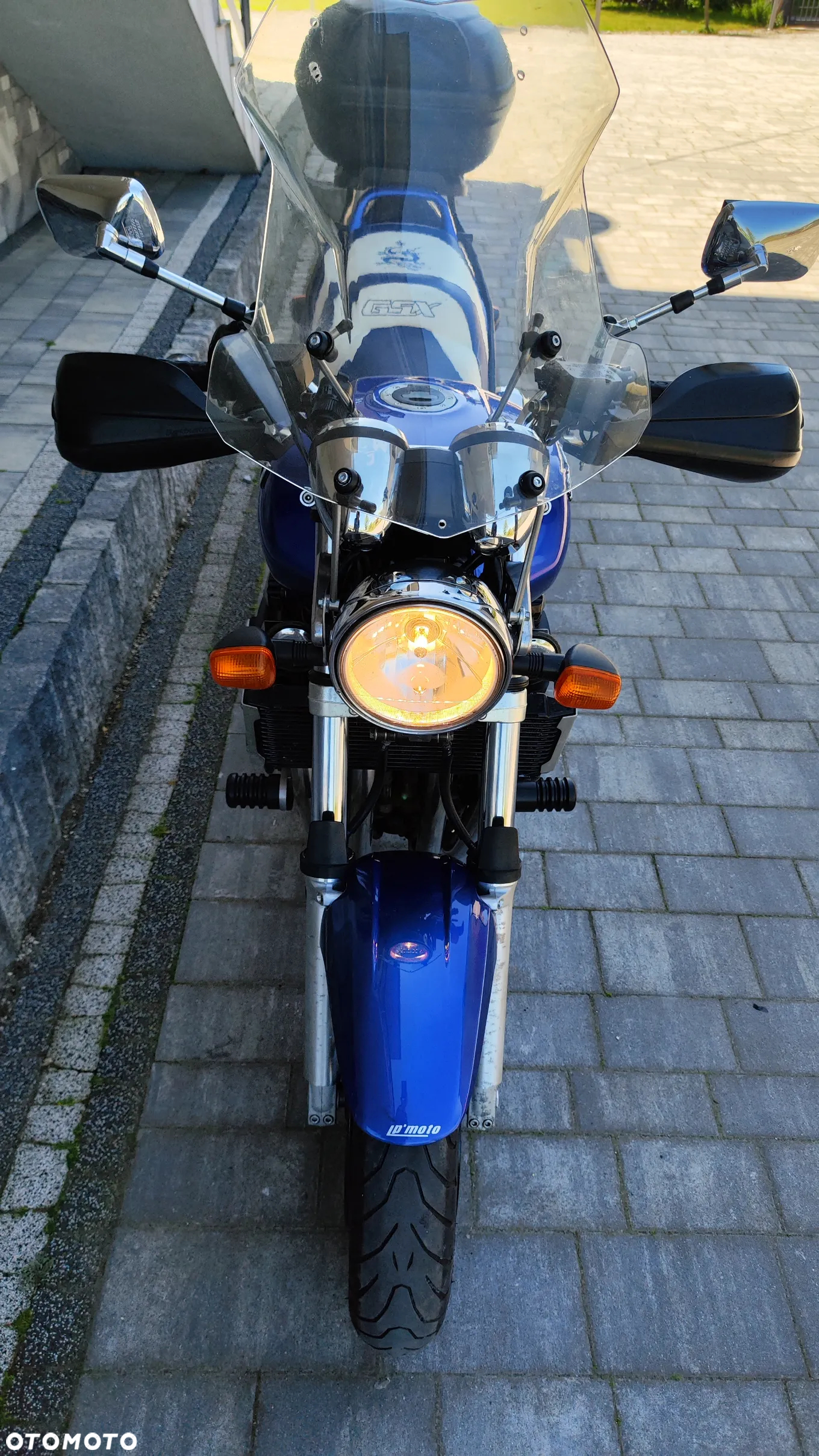 Suzuki GSX - 27