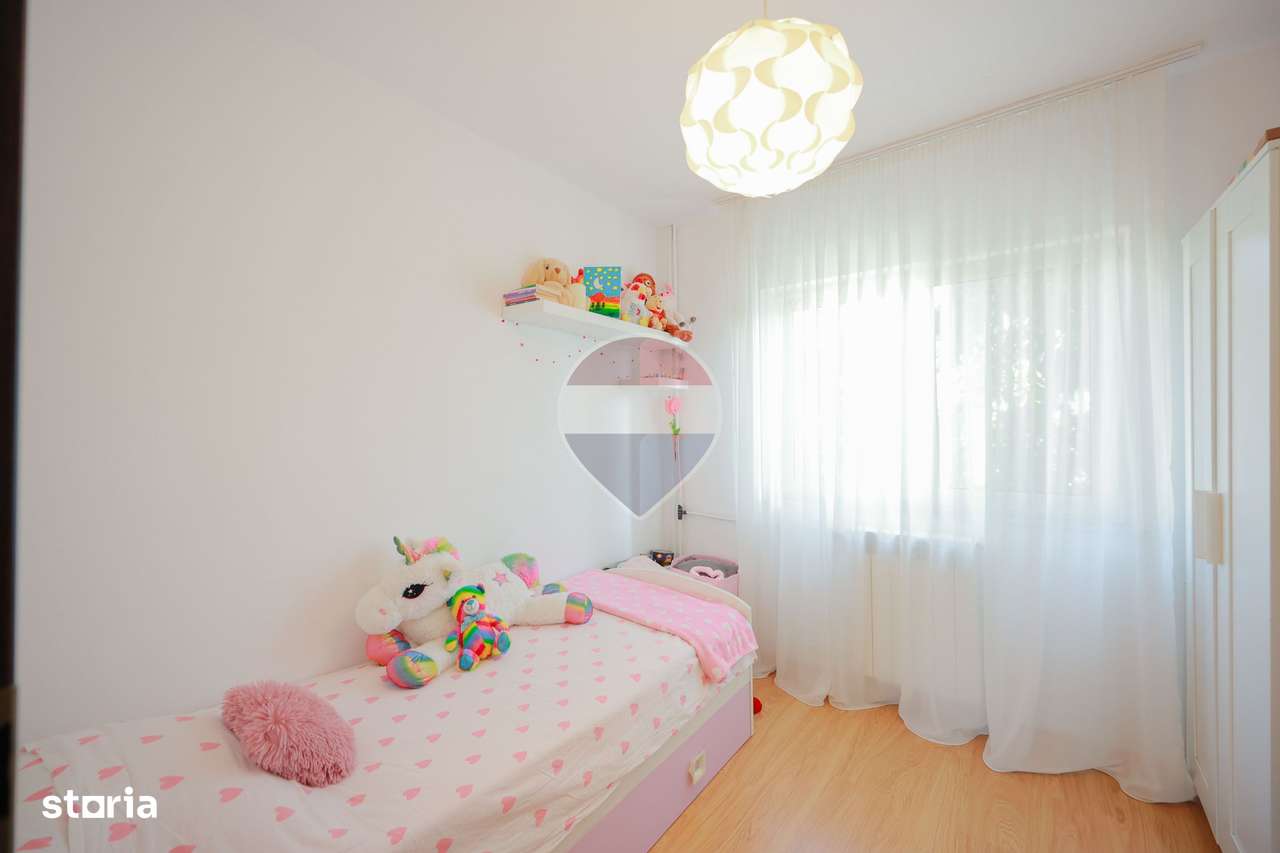 De vânzare apartament cu 4 camere și un loc de parcare, în Rogerius-5