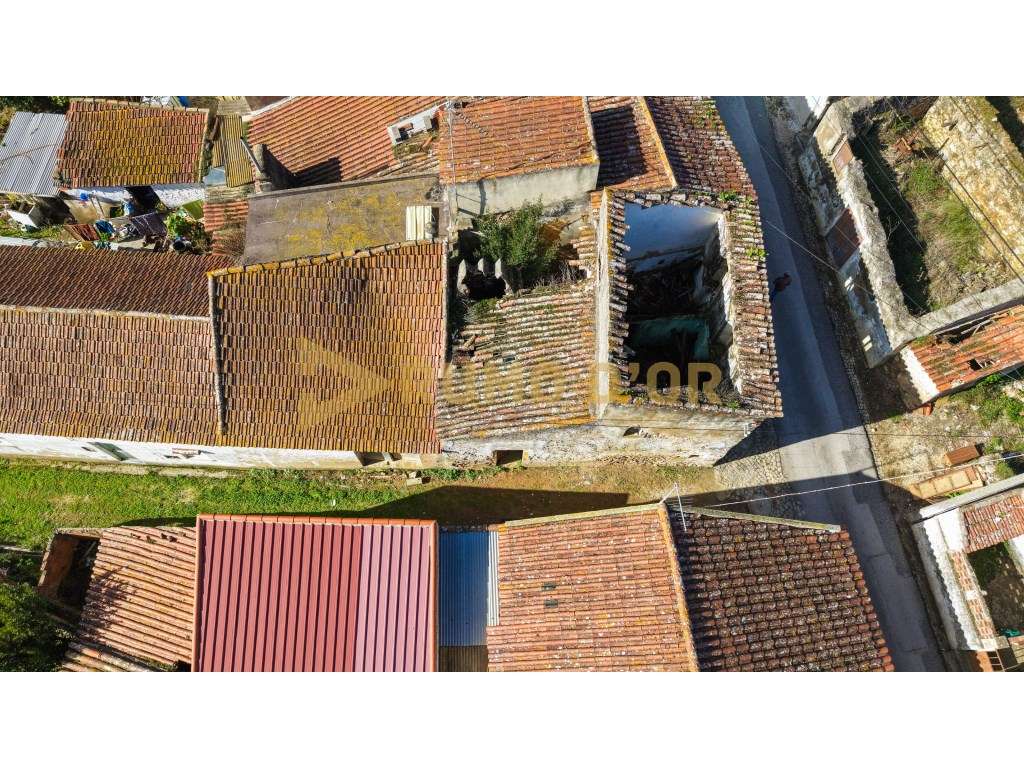 Moradia + Arrecadaçãoes e Logradouro em Vila Chã-5