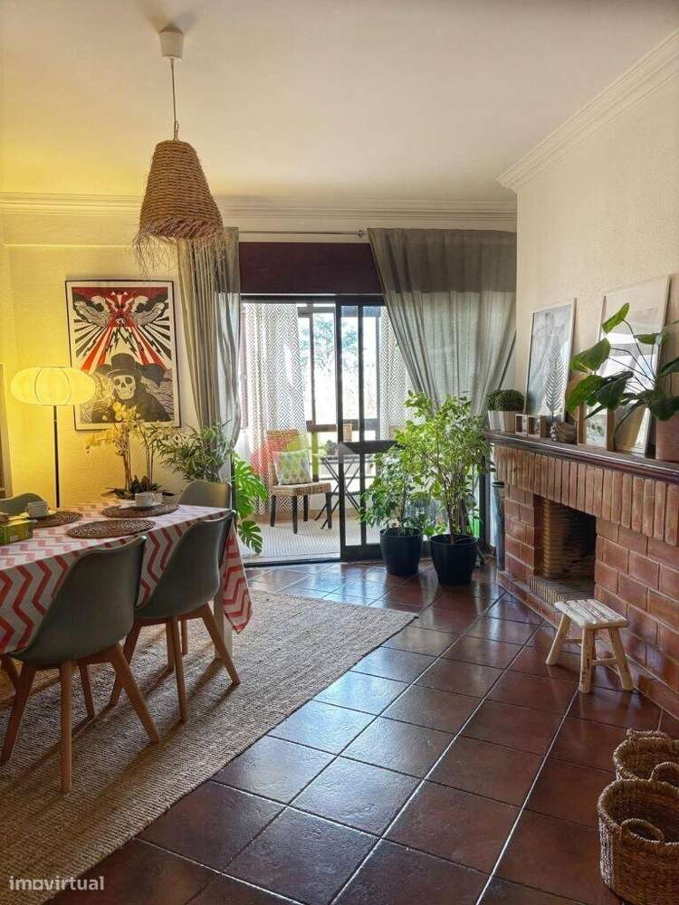 Apartamento T3 com varandas e arrecadação nos Pinheirinhos - Setúbal --1