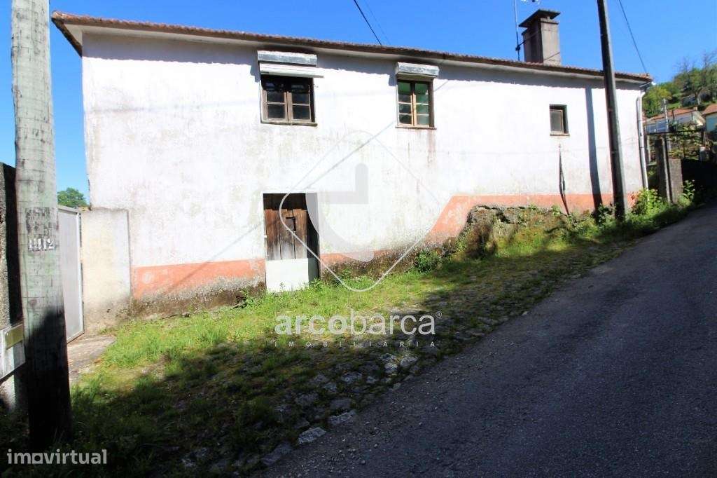 Moradia em pedra para remodelar, com terreno,  à entrada da Vila de Pa-3