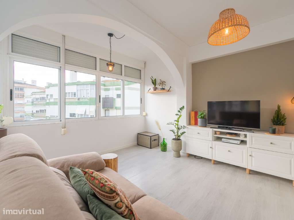 T2 Remodelado Centro de Linda-a-Velha-12