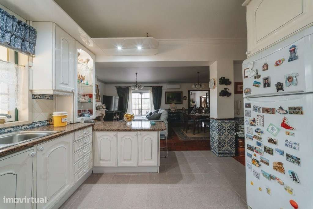 Moradia T3+1com Espaço Comercial e Terraço - Minde, Alcanena - Grande imagem: 4/47