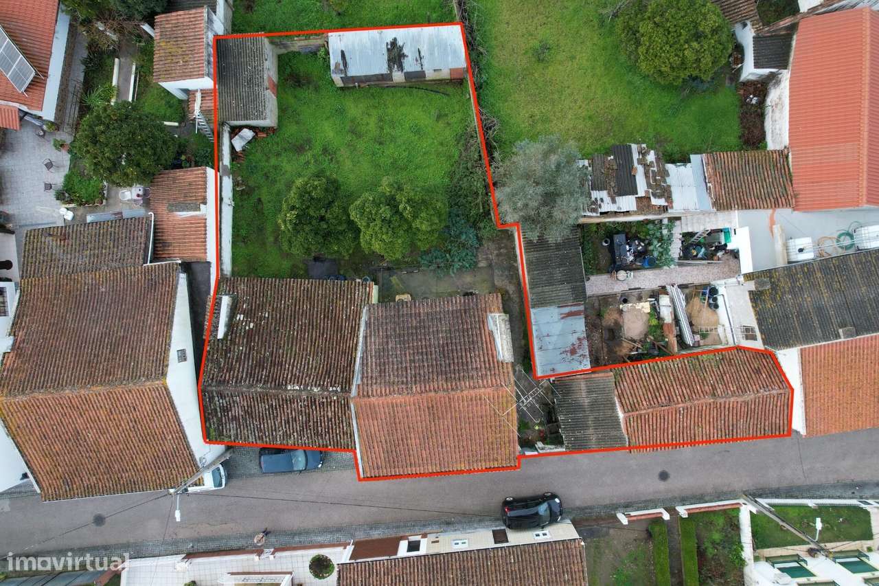 Propriedade de 410m2 com 2 Moradias e 1 garagem independente I Pego - - Grande imagem: 3/41