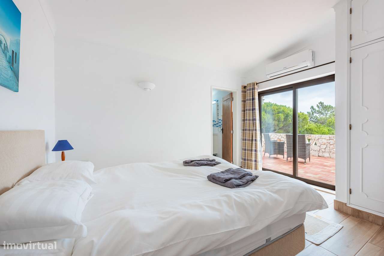 Villa com frente ao golfe e vista para o mar e piscina privada no Sant-22