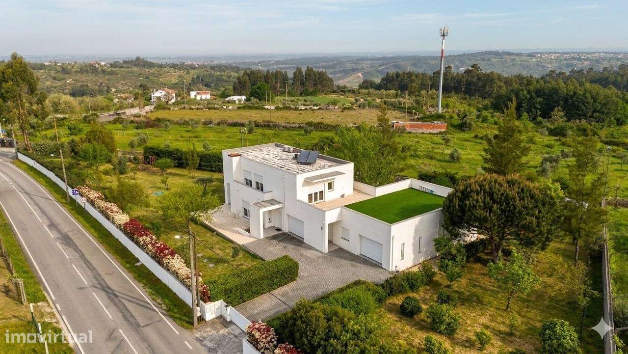 Moradia T4 Moderna com Vista Serra da Estrela-24