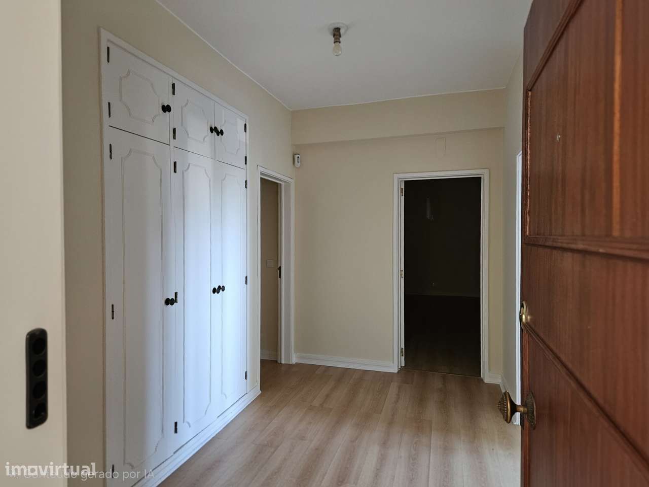 Apartamento T3, Bairro do Rosário, com varanda e elevador - Grande imagem: 4/38