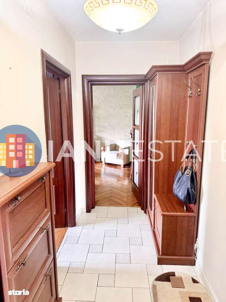 Piata Unirii 10` Metrou Constitutiei Palatul Parlamentului Parcare - Imagine principală: 5/9