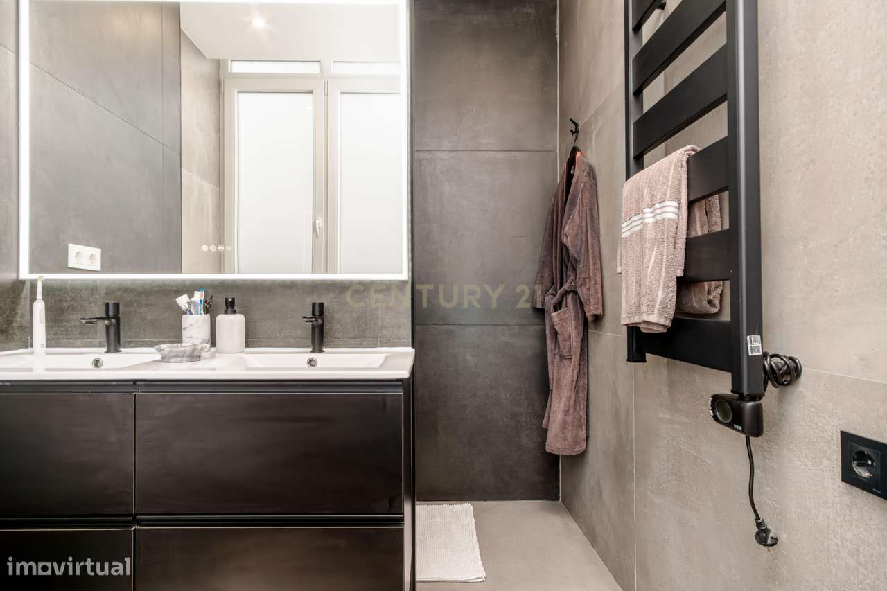 Apartamento de Excelência com Vista Parque – Localização Premium no Ce-28