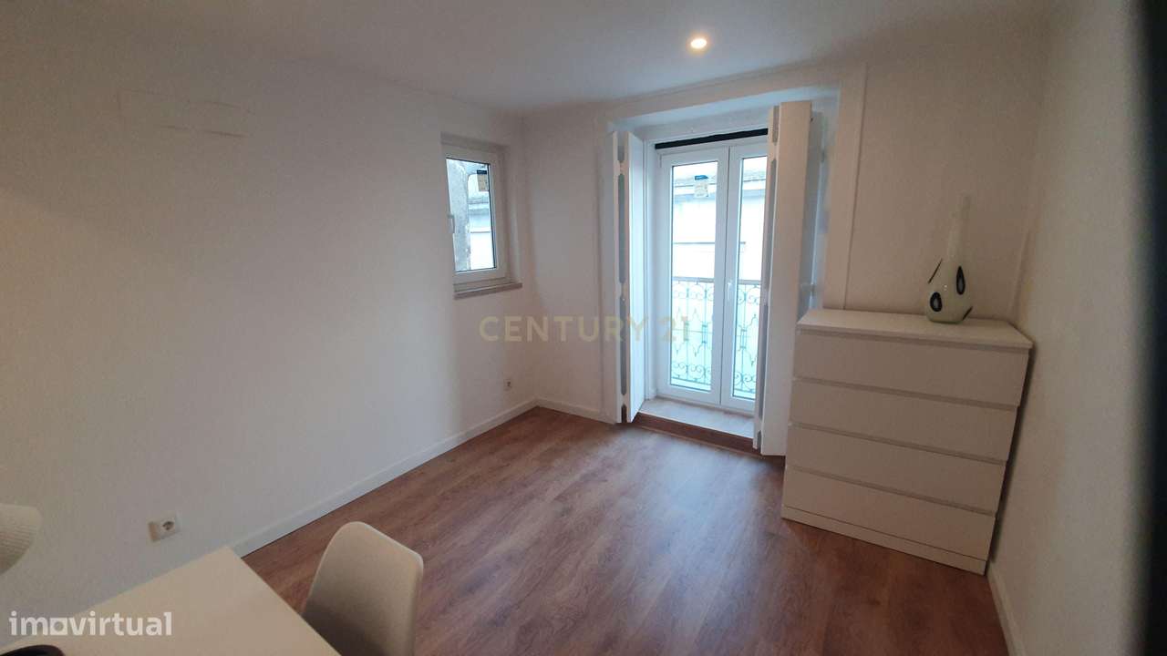 Prédio no Bairro Alto Remodelado com 3 Apartamentos e Loja, um Sonho p-11