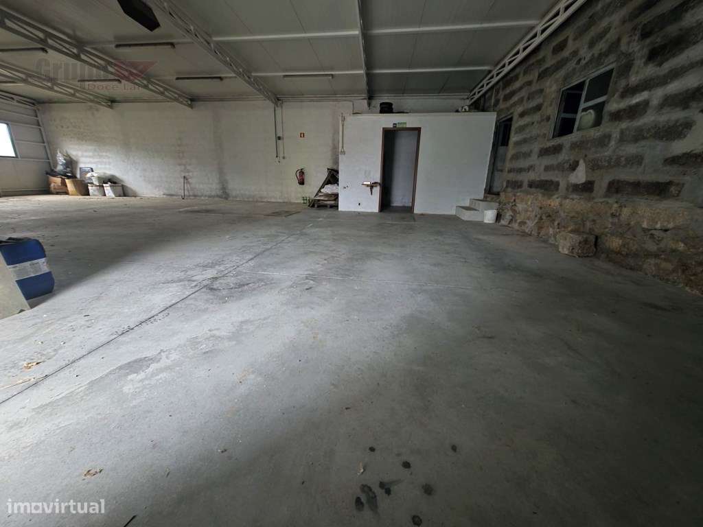 Moradia T3 com Armazém de 300m² - O Equilíbrio Perfeito entre Habit...-32