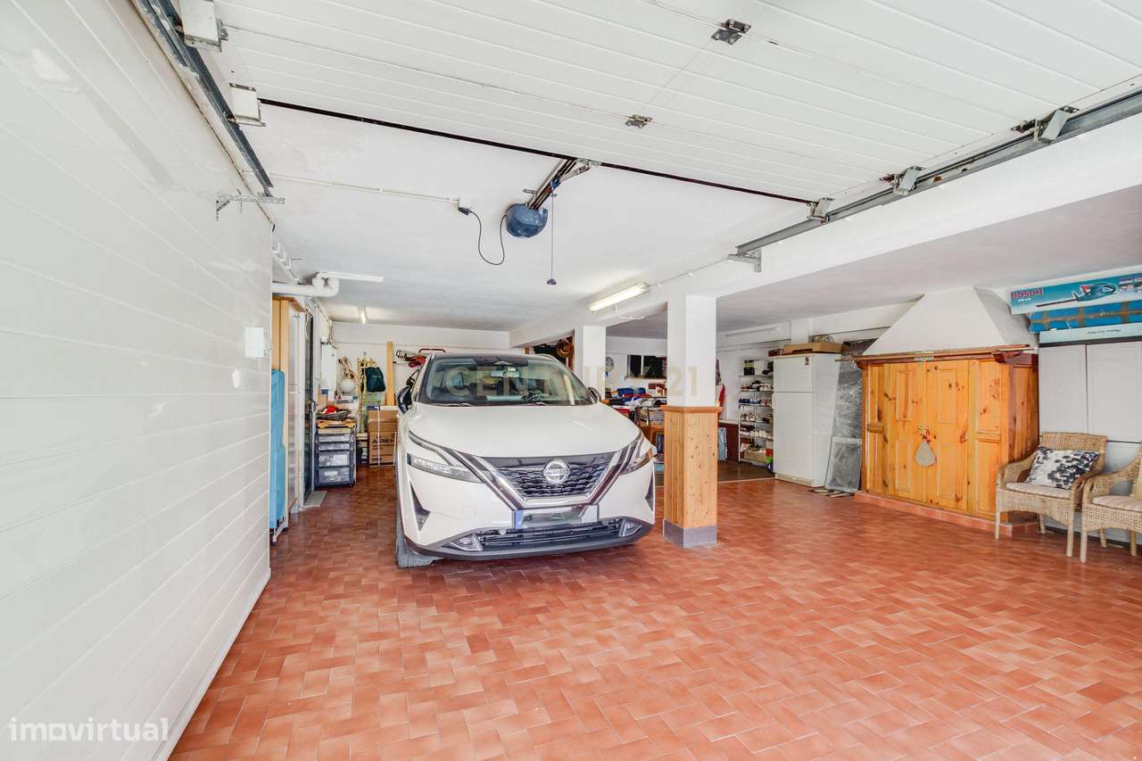 MORADIA T4 COM JARDIM E GARAGEM-51