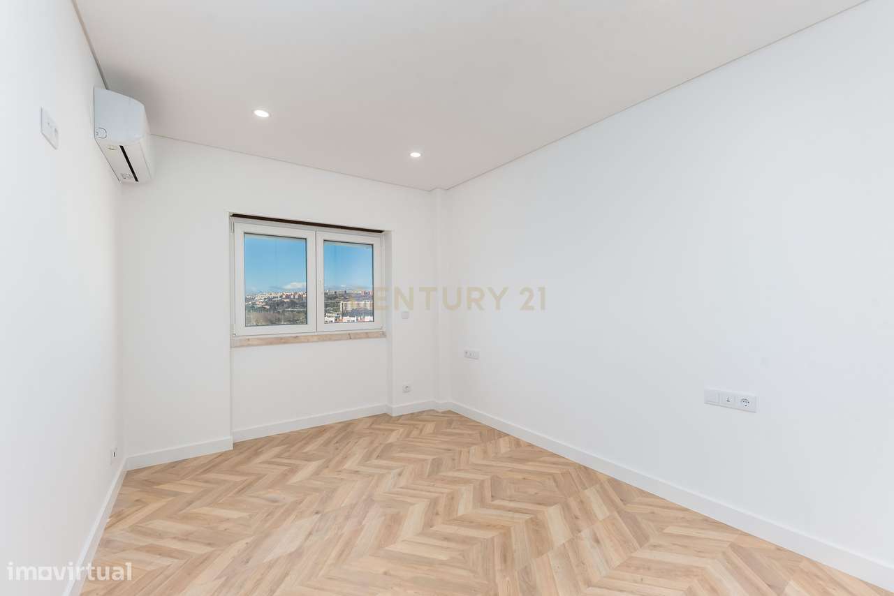 Apartamento T3 Totalmente Remodelado – Cova da Piedade, Almada-33