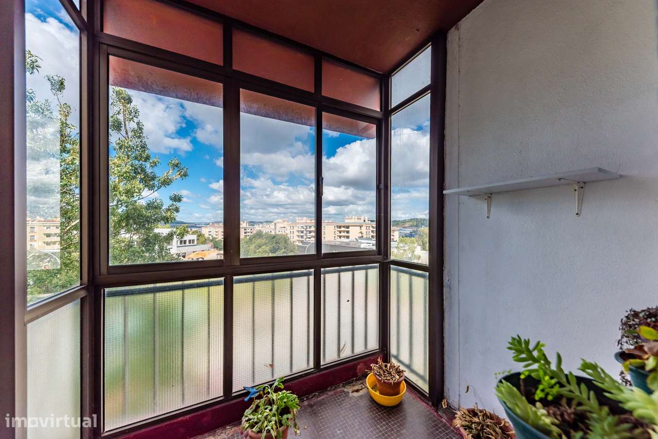 Apartamento T7 com 3 casas de banho e varandas | ou T4 + T3-12