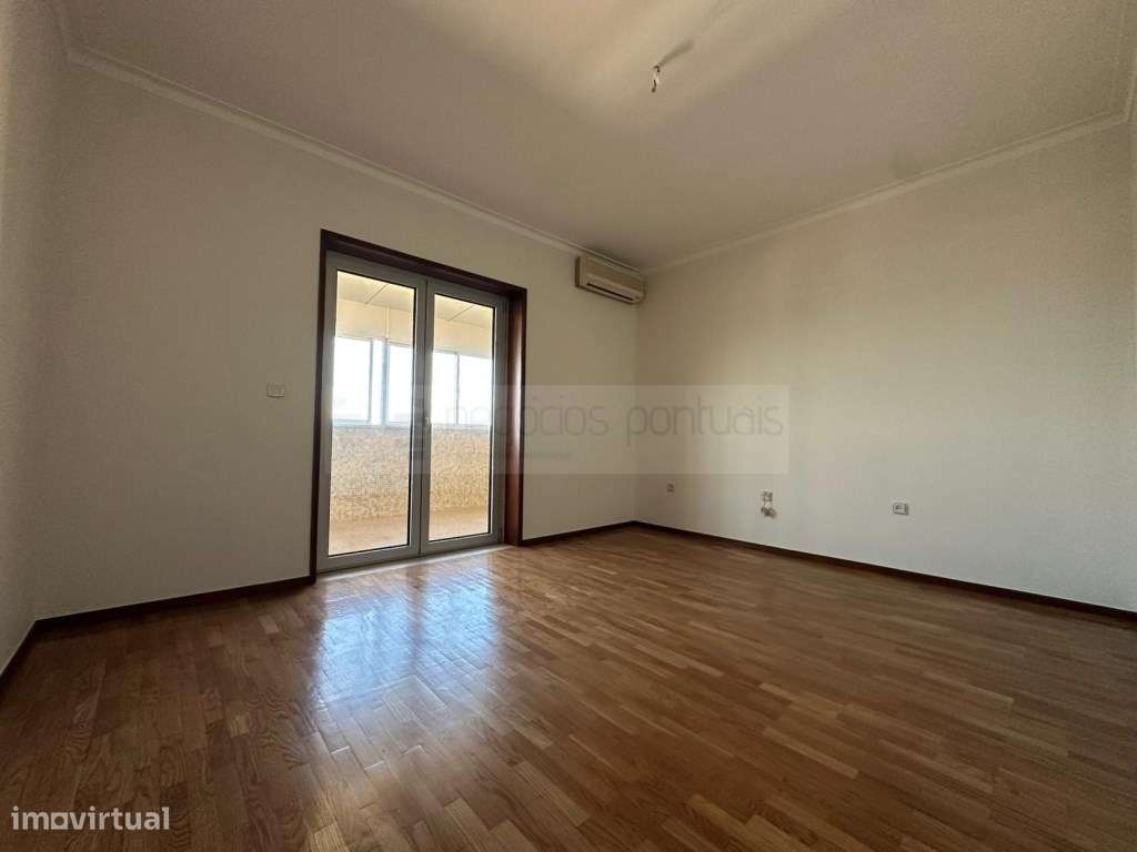 Apartamento T3 ultimo andar com terraço e marquise, garagem individ...-16