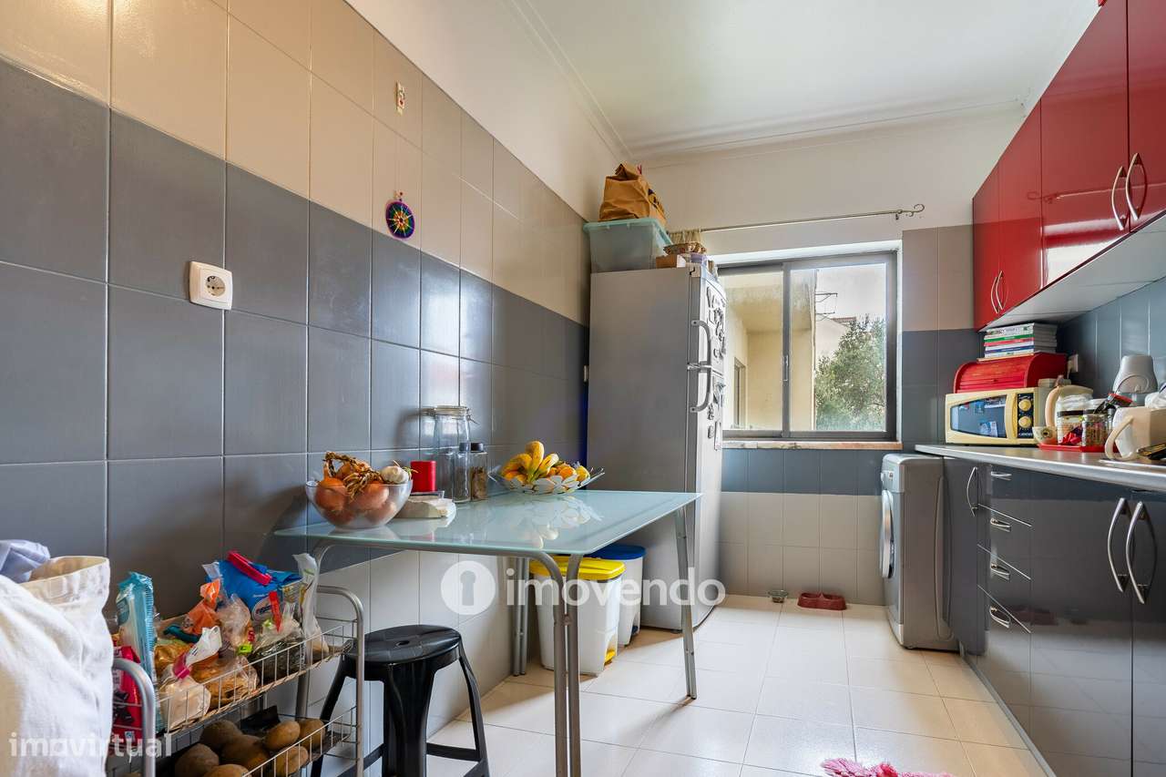 Apartamento T2 com arrecadação, na Quinta do Conde - Grande imagem: 4/39