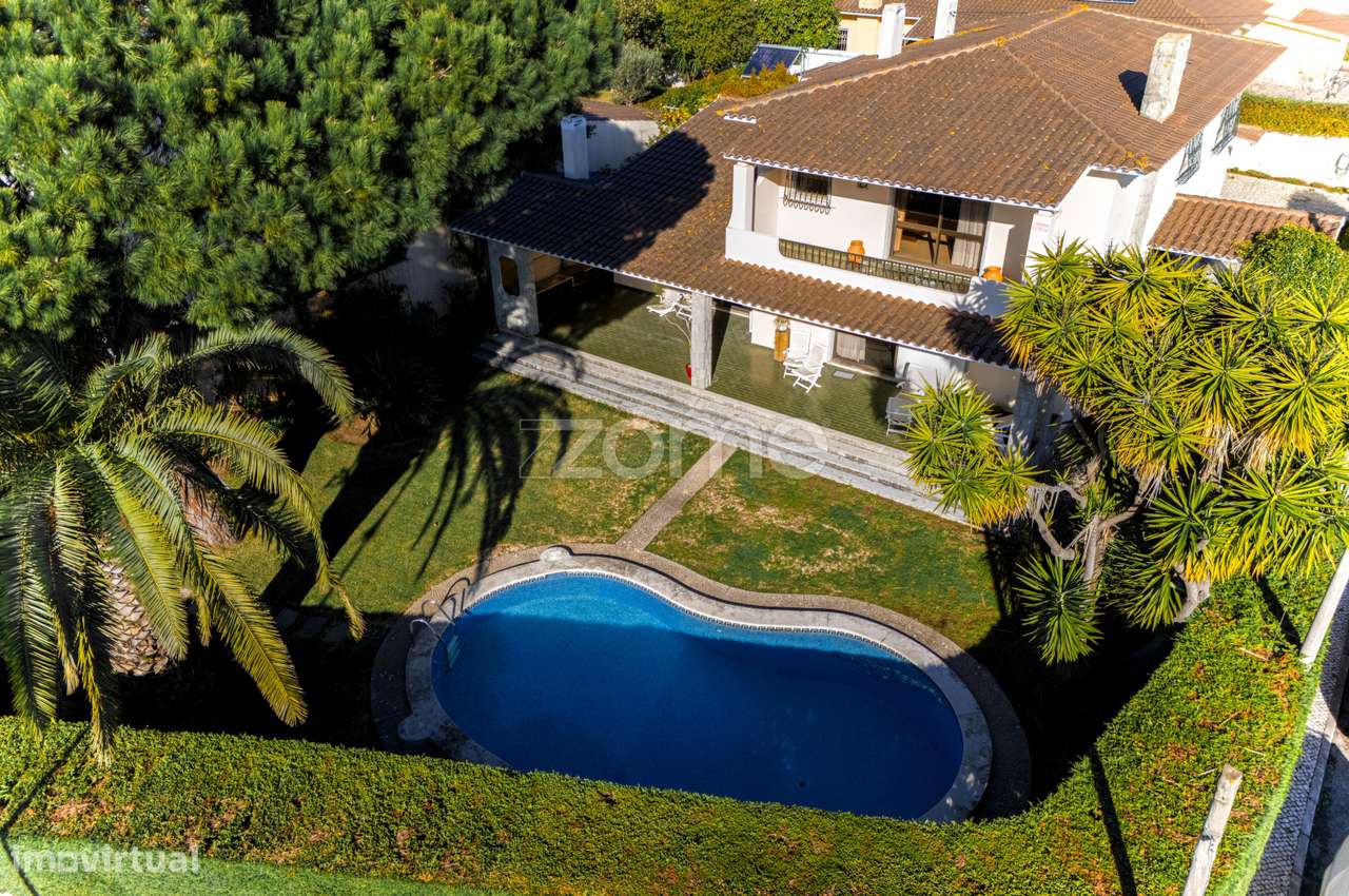 Moradia Isolada com Jardim e Piscina no Centro de Birre – Cascais - Grande imagem: 2/26