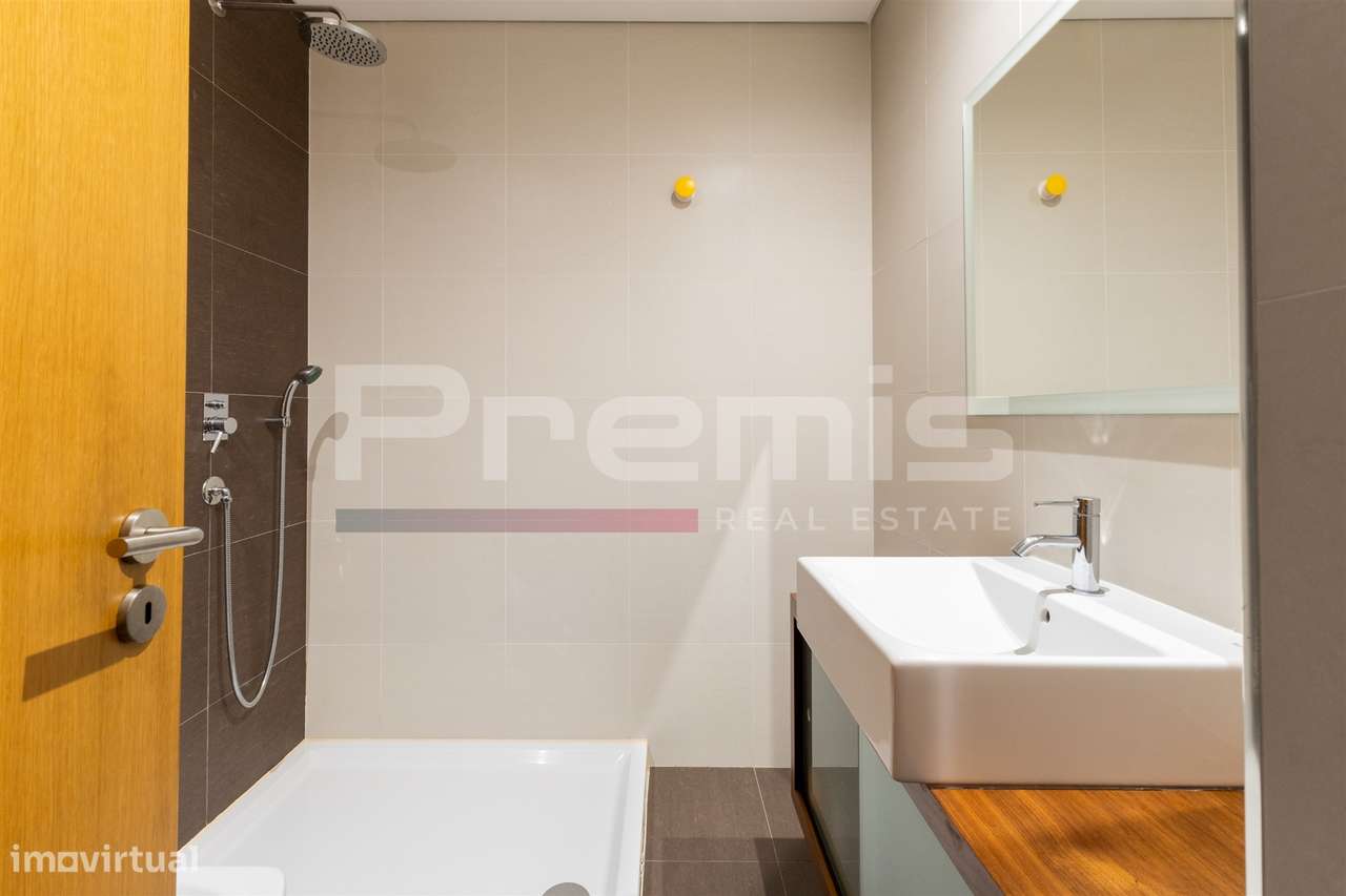 Moradia T5, com jardim e garagem para 4 carros, em Vila Nova de Gaia-22