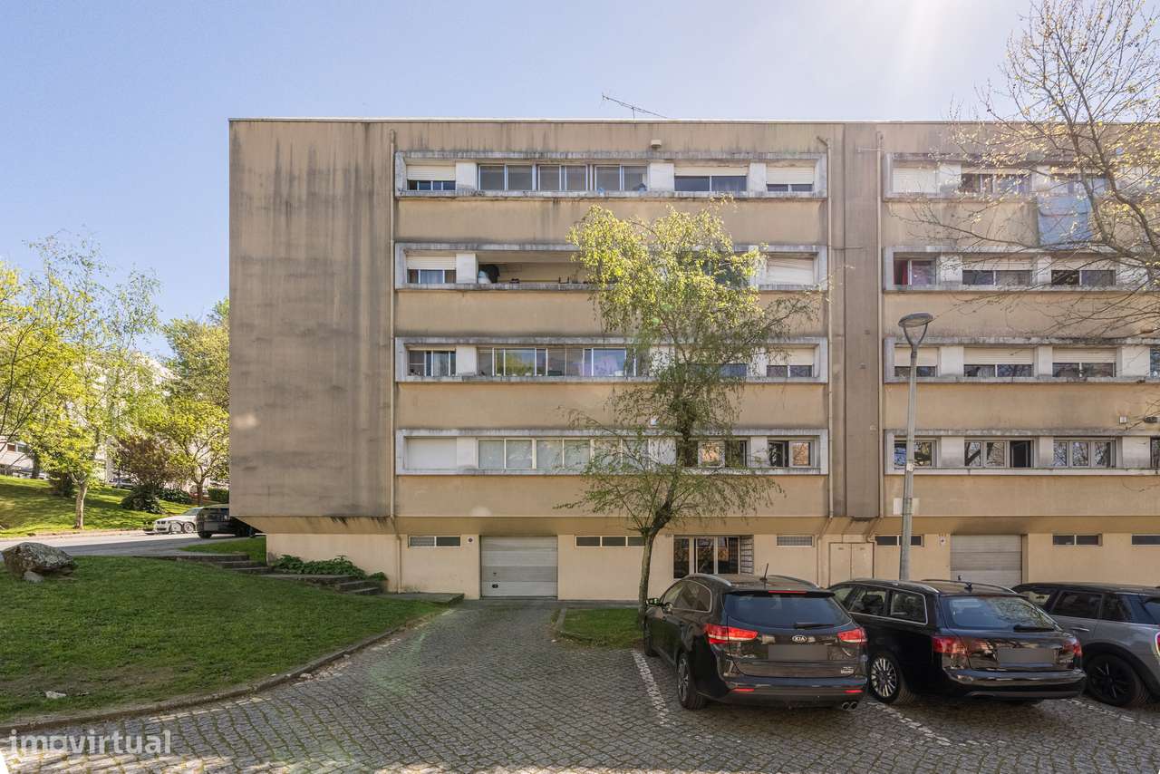 Apartamento T3 renovado no centro de Braga-3