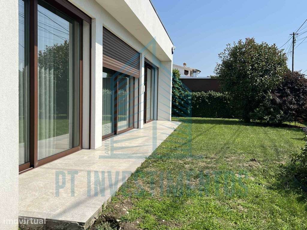 Moradia semi-nova T5+1 em Santa Joana - Aveiro-19