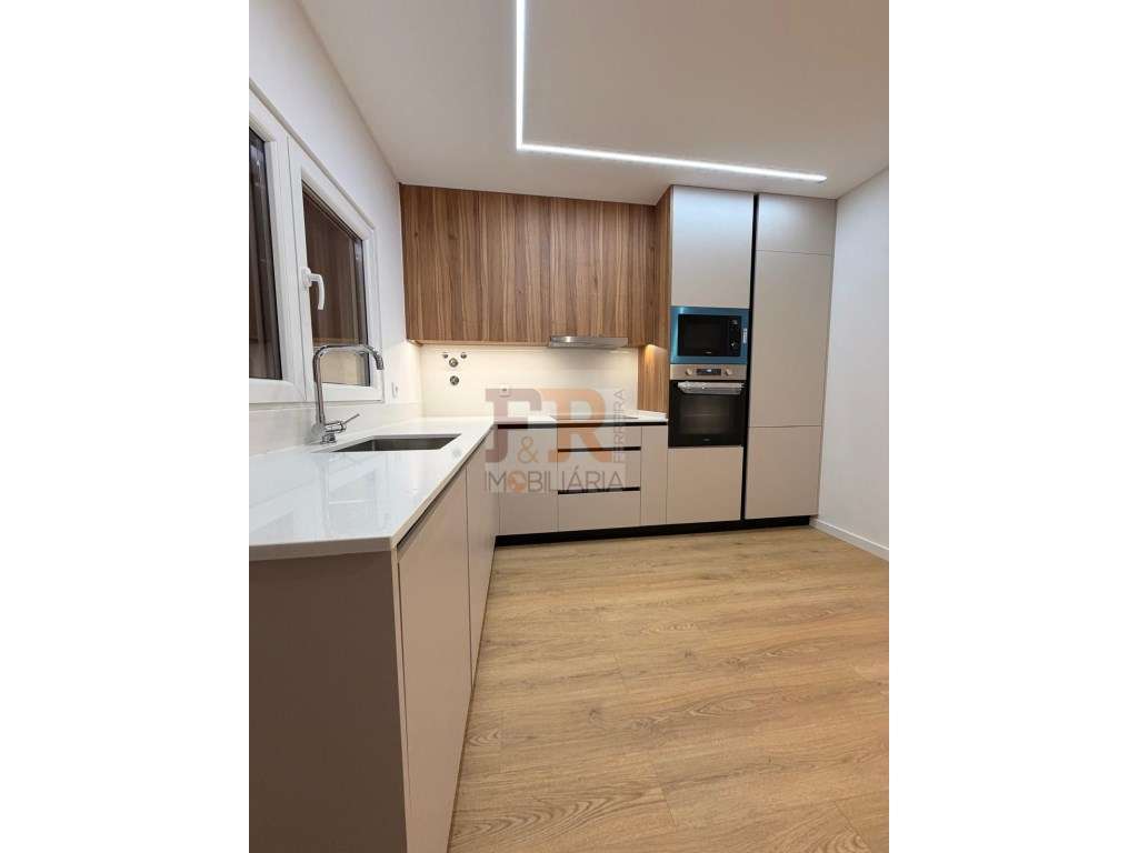 Moradia Geminada Gaveto T3 com Garagem Quinta do Conde-24