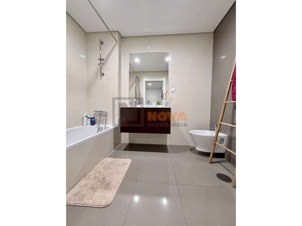 Apartamento T3 Moderno em Famões | 155 m² | Excelente Exposição Sol...-10