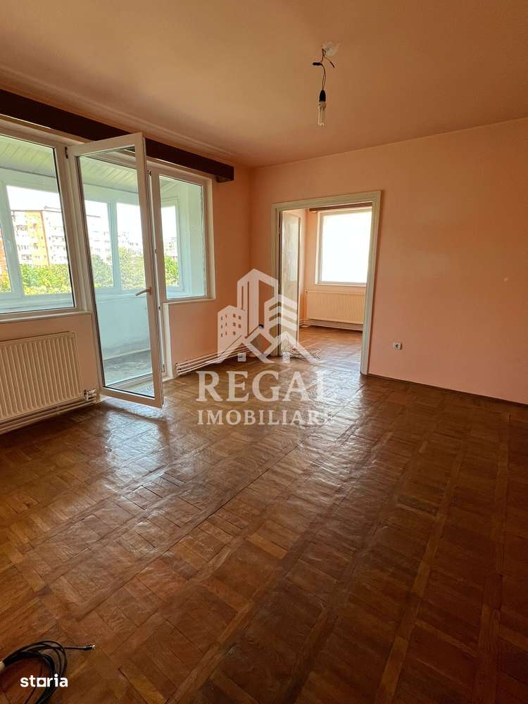 Apartament 3 camere – Ultracentral, vedere spre pietonală și Parc - Imagine principală: 2/10