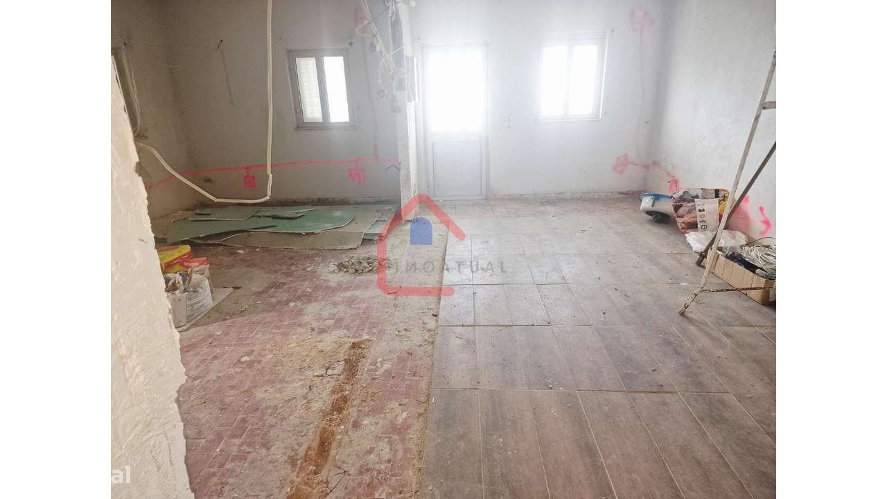 Moradia para Restaurar em Sesimbra-10