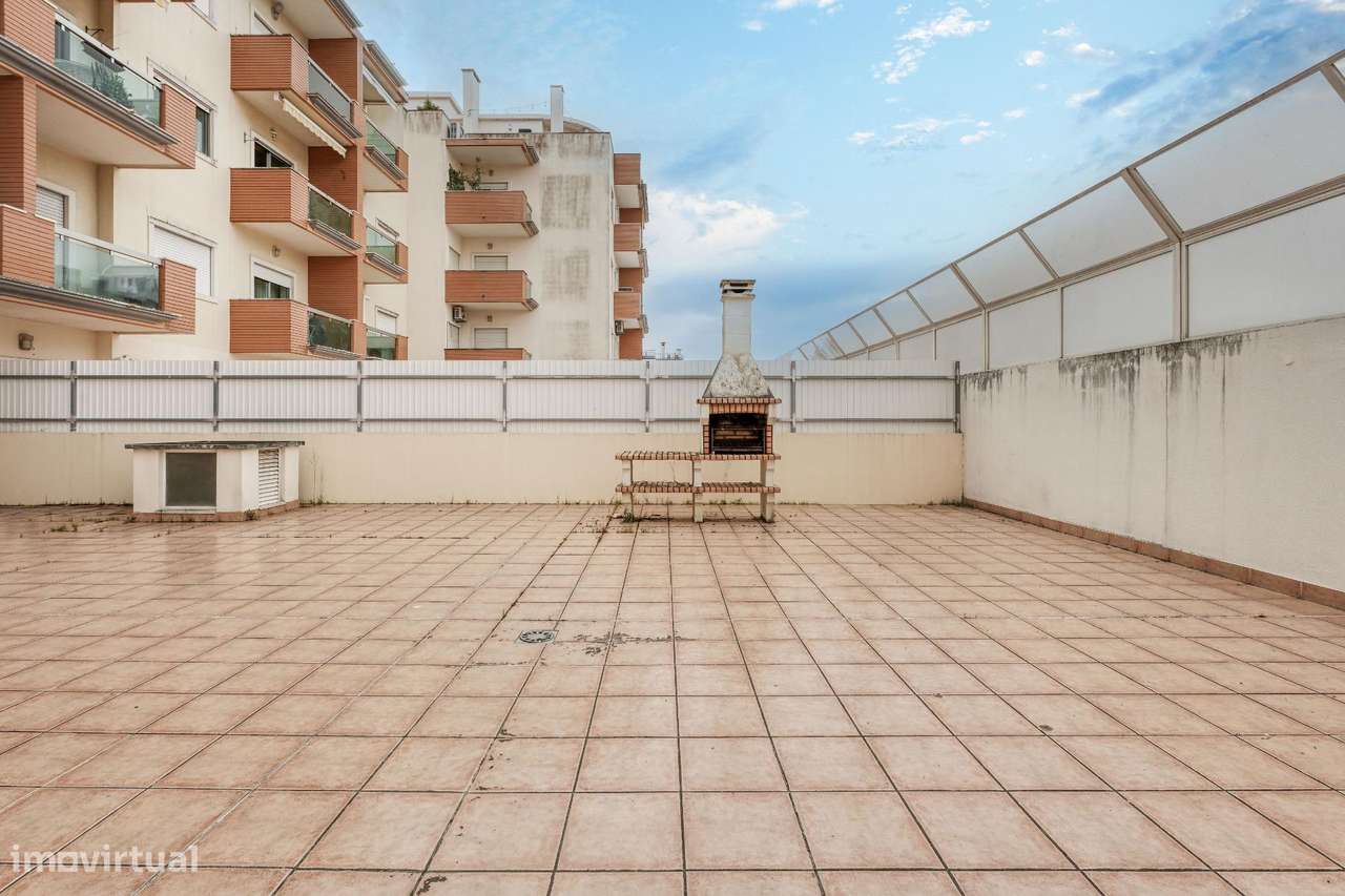 Apartamento T2 com Terraço Incrível || Costa da Caparica-18