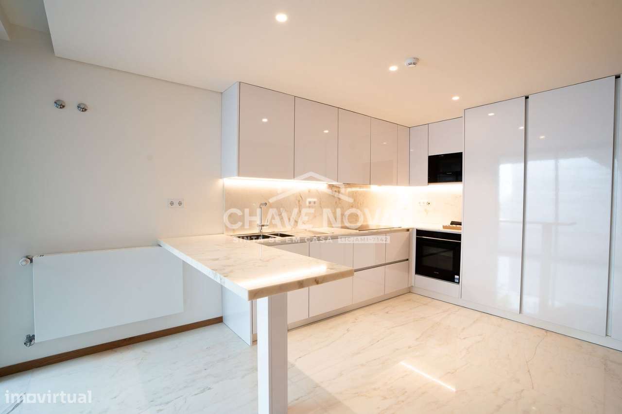 Moradia T4 Duplex com Piscina e Terraço no Bairro da Vilarinha - Grande imagem: 5/22