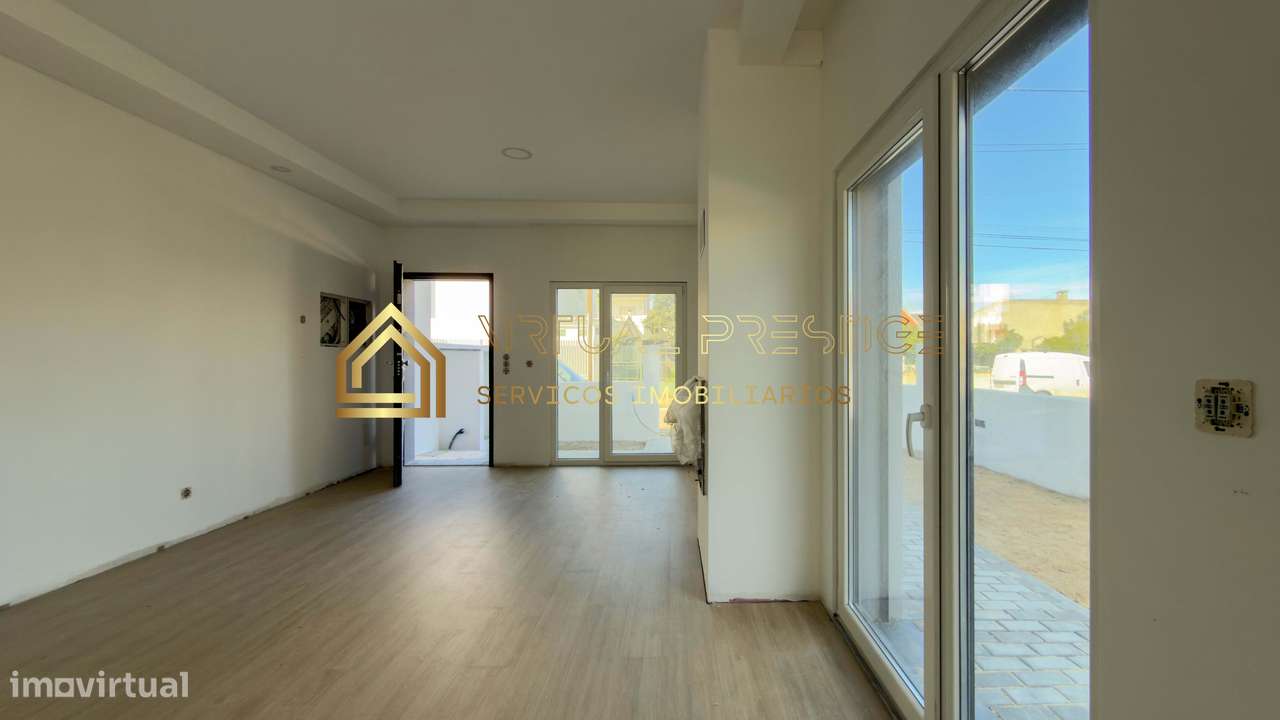 Moradia T4 triplex de gaveto | 2 suítes c/ closet | lareira | Fernã...-2