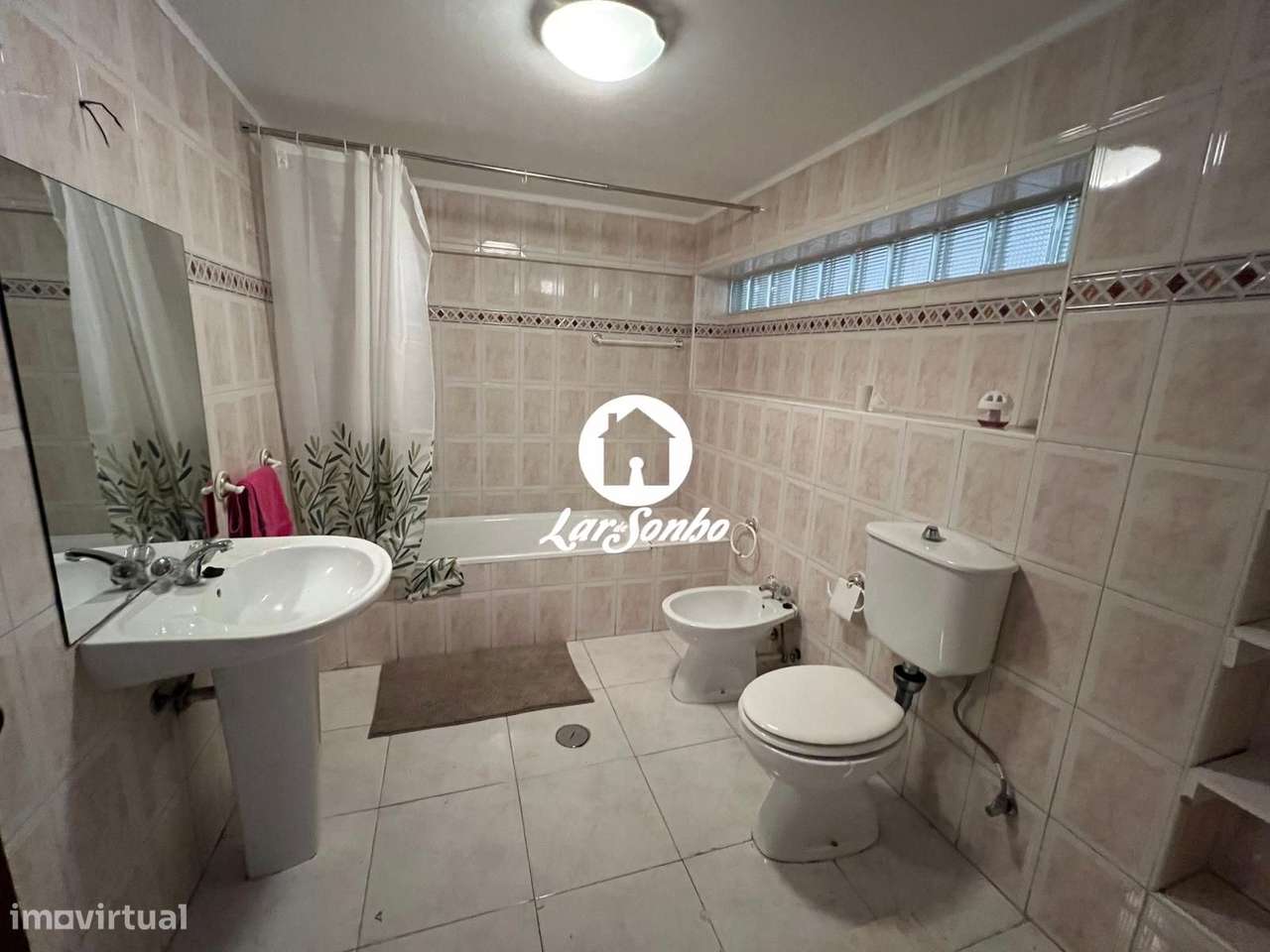 Apartamento T2 com CAVE e TERRAÇO de 80m2 à constituição-11