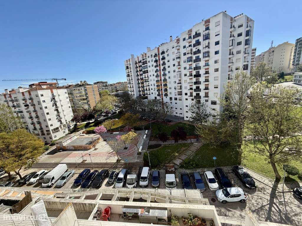 Apartamento T2 com parqueamento em Odivelas-11