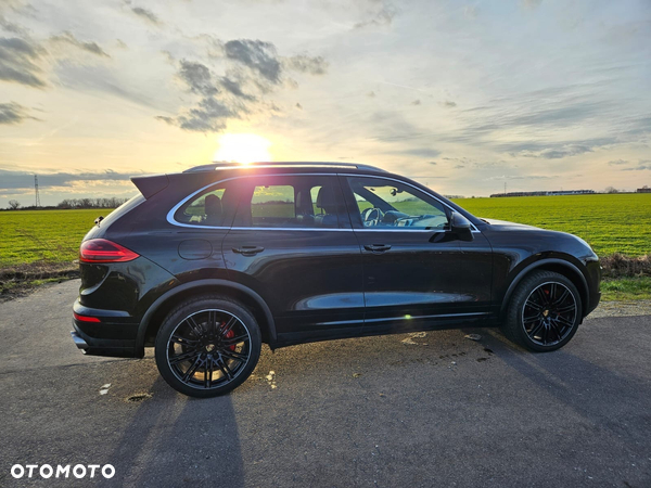 Porsche Cayenne S Diesel Platinum Edition - 12