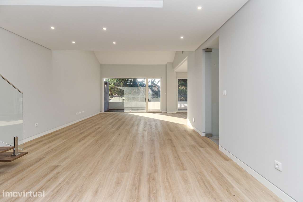 APARTAMENTO T3+1 DUPLEX CENTRO CARCAVELOS - Grande imagem: 5/43