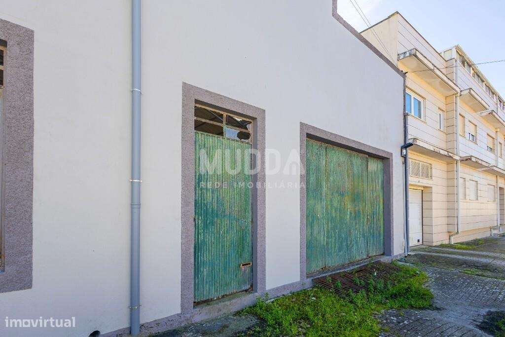 Armazém com potencial construtivo de habitação até 3 pisos - Grande imagem: 4/13