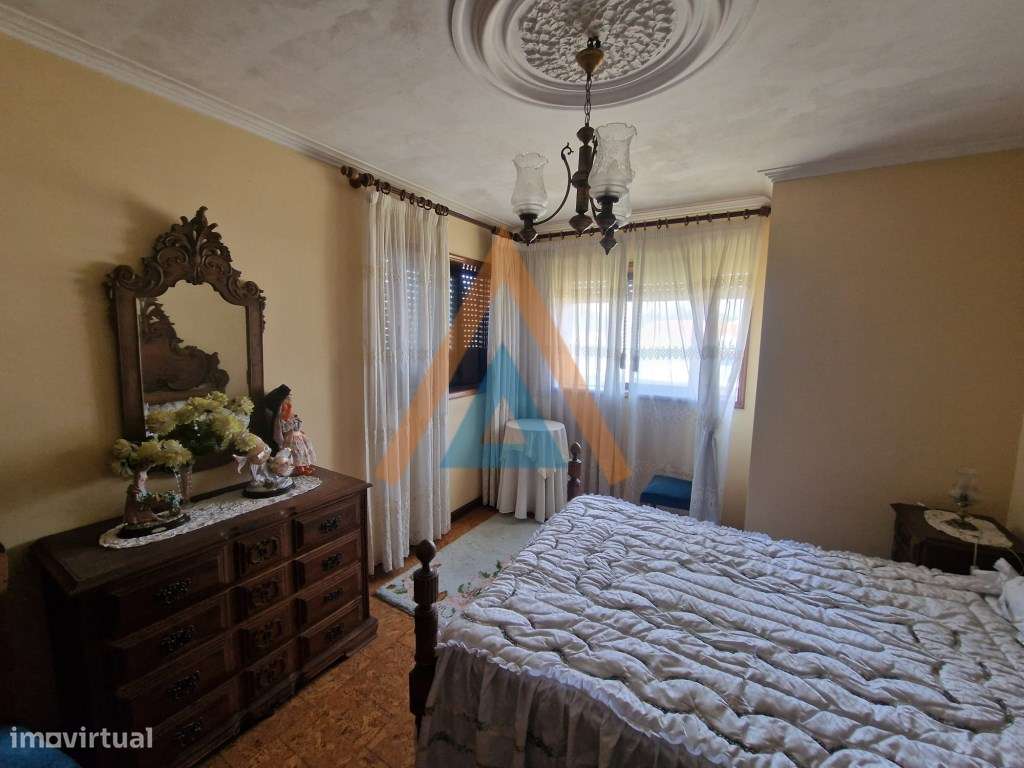 Excecional casa com 3 pisos e anexos, amplos espaços, possibilidade...-28
