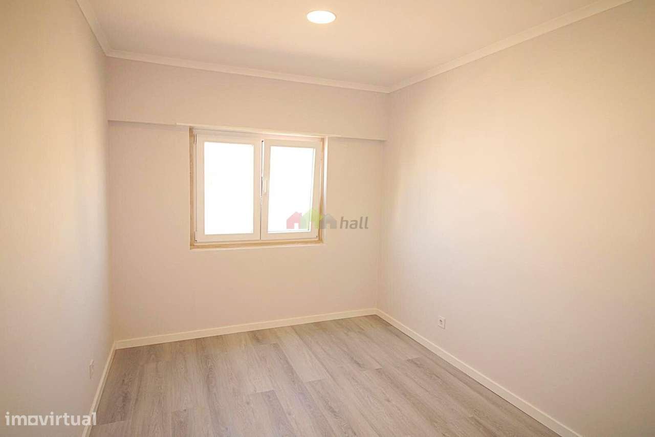 Apartamento T4, 3º andar, Totalmente Remodelado na Amora-5