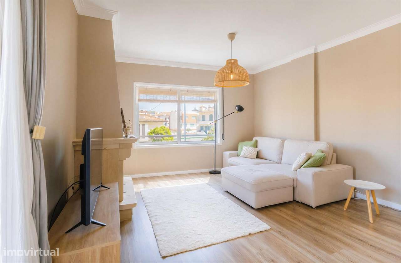 Apartamento T2 com Varanda — Excelente Localização junto ao Metro-2