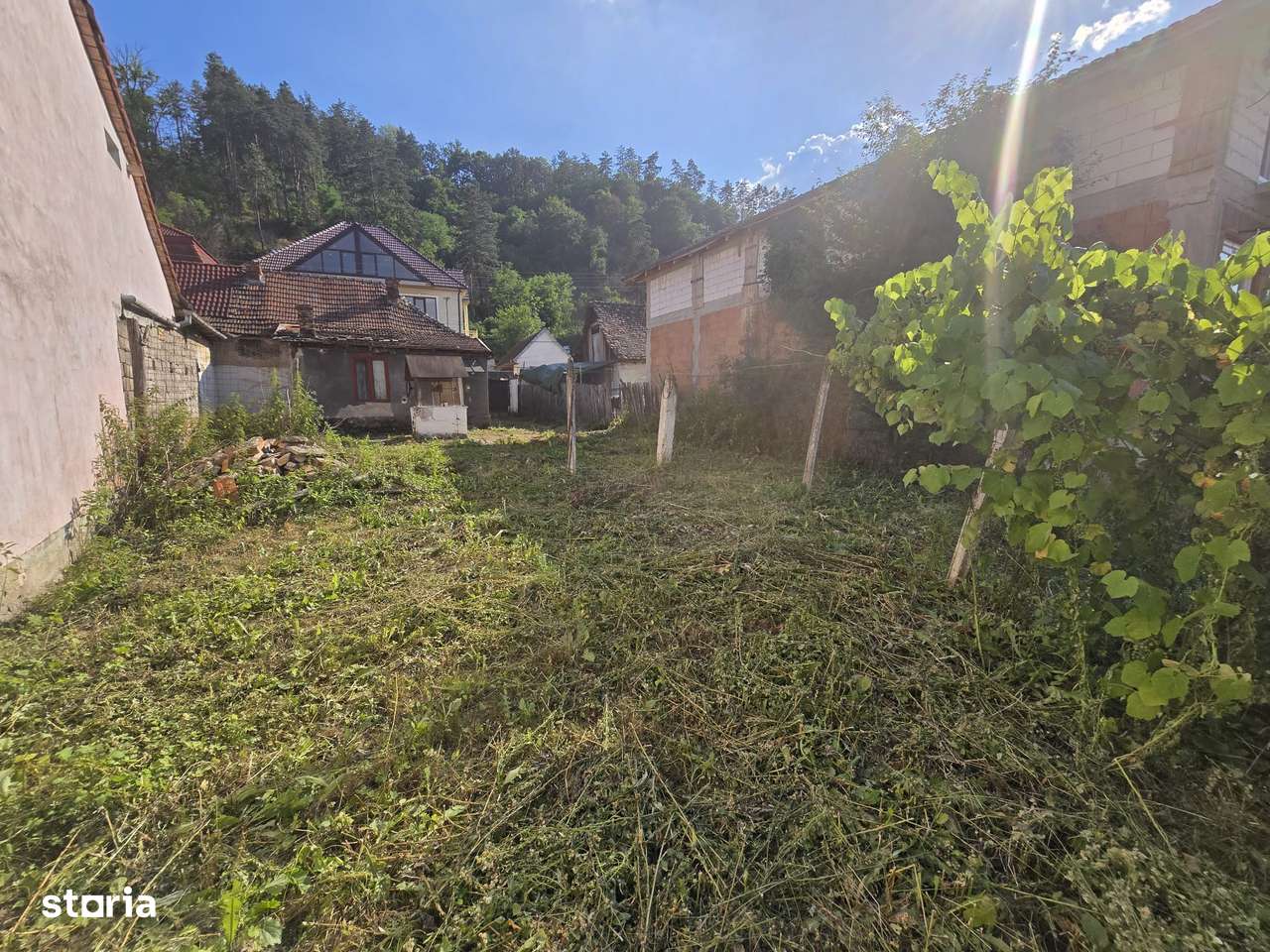 Reșița, casă cu teren 700 mp, pe malul Bărzavei în cartierul Câlnic-7