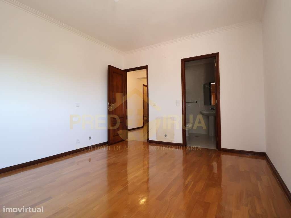 Fantástico T3 em Arcozelo com vistas de mar-15