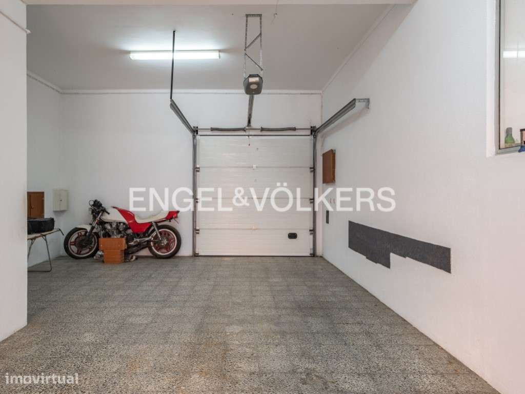 Prédio Misto de 3 Pisos com Jardim e Anexo Habitacional - Santo And...-28
