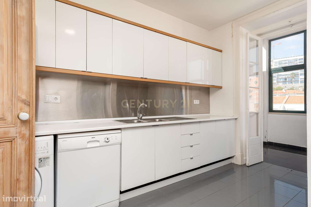 Espetacular apartamento T4 com vista deslumbrante sobre o rio Tejo – C-22