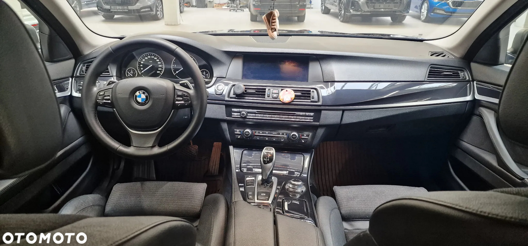 BMW Seria 5 525d xDrive - 15