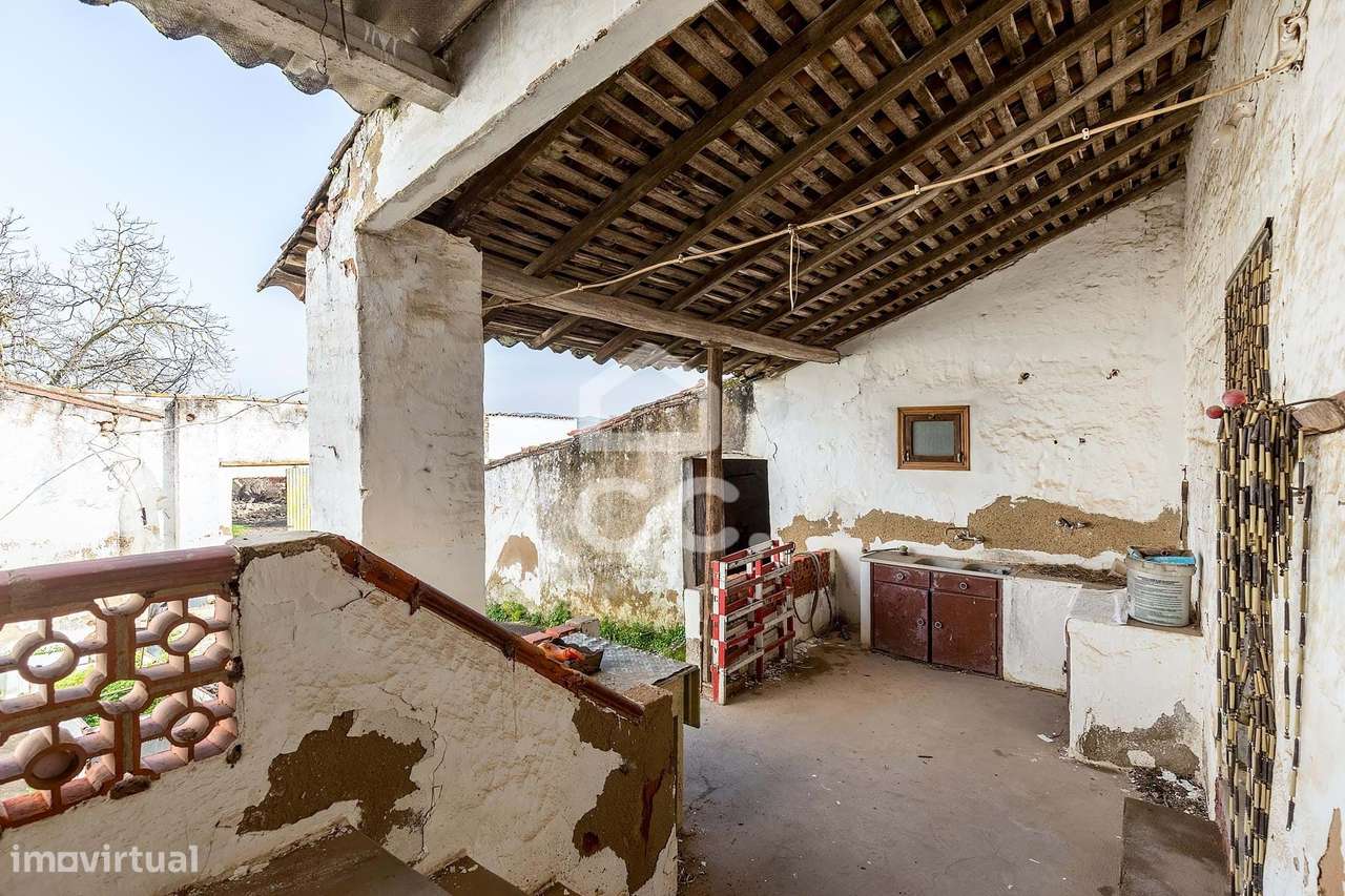 Moradia térrea c/ 311 m² de construção em lote de 1124 m² | Vila de Fr-25