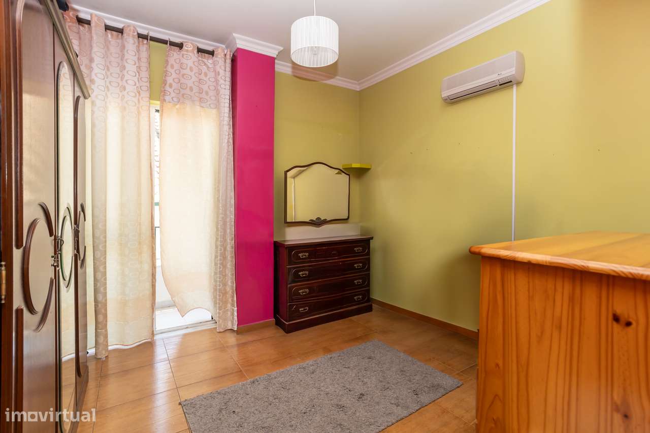 Moradia Geminada com Jardim, Cave e Garagem.-42