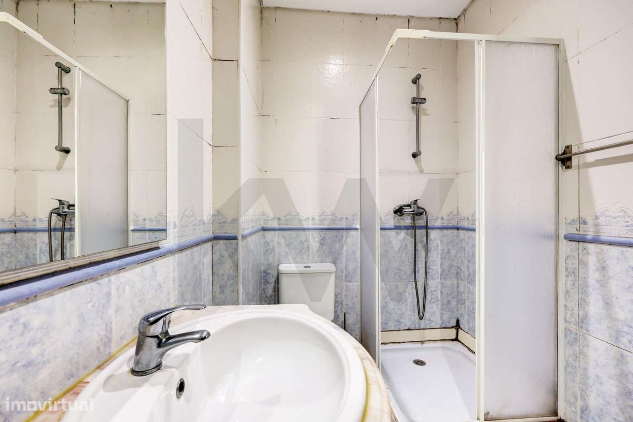 Apartamento T3 Monte da Caparica Rua General Humerto Delgado-16