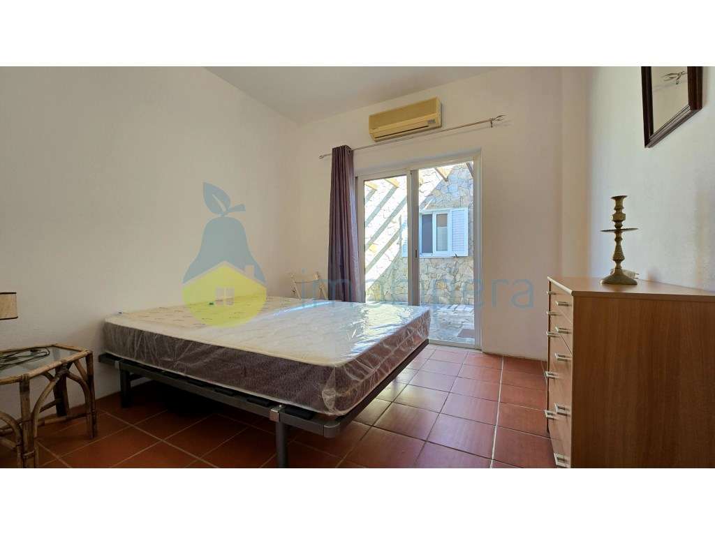 Moradia V4 com piscina e uma vista deslumbrante-15